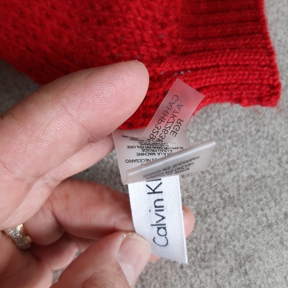 KNIT CALVIN KLEIN  SCARVE.RED.68" LONG. NO TAG.BUT NEVER WORN IT. - Picture 5 of 6